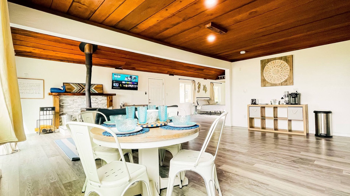 Smith River Cottage | Indoor heated pool ocean views. Fishing short walk away. Pet Friendly!