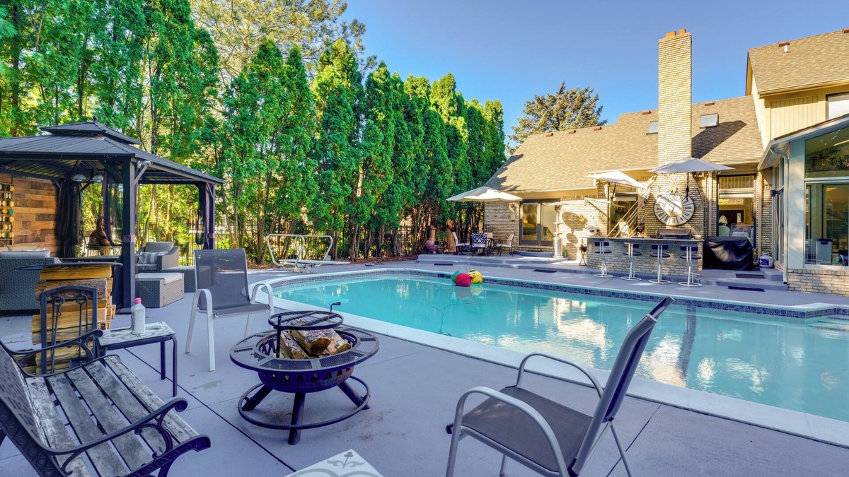 Anchorville House | Indoor & Outdoor Entertainment! Luxe Michigan Home