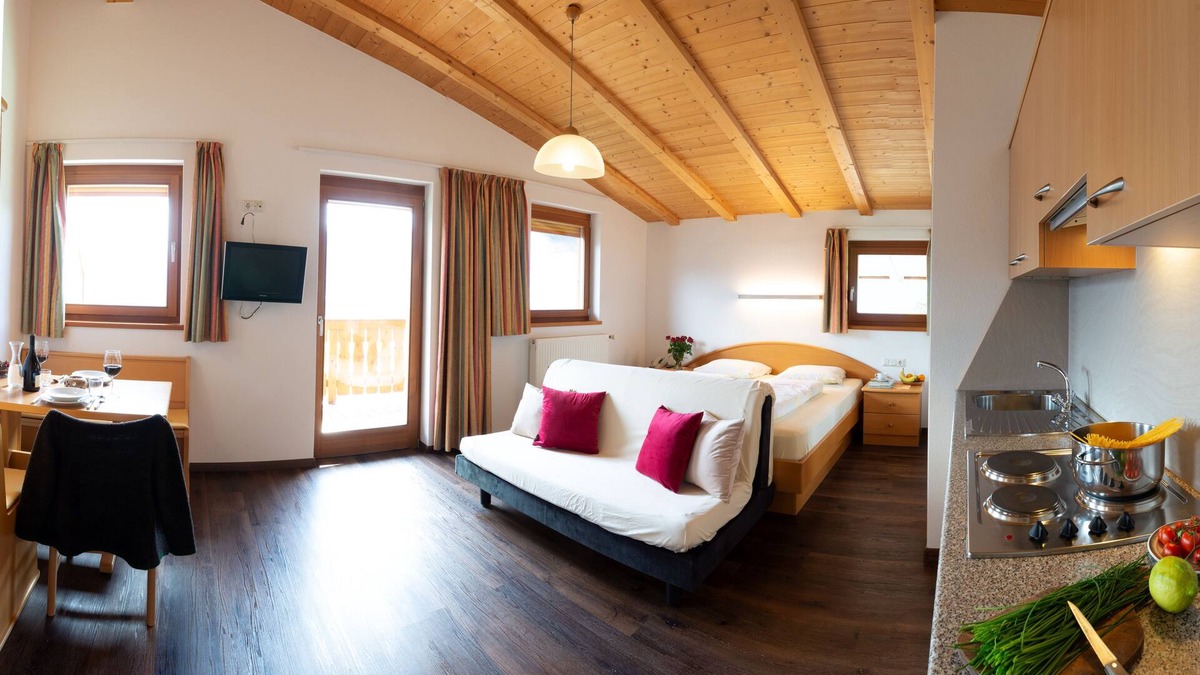 Sluderno Apartment | Indoor pool apartment for max. 3 persons Panoramic view of the Berge single location