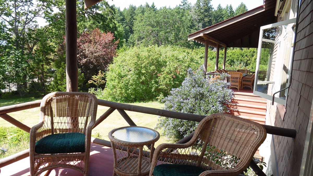 Salt Spring Island House | Indoor Pool, Beach Access, Heritage Home, Sleeps 10, Five Bedrooms, Close 2 town