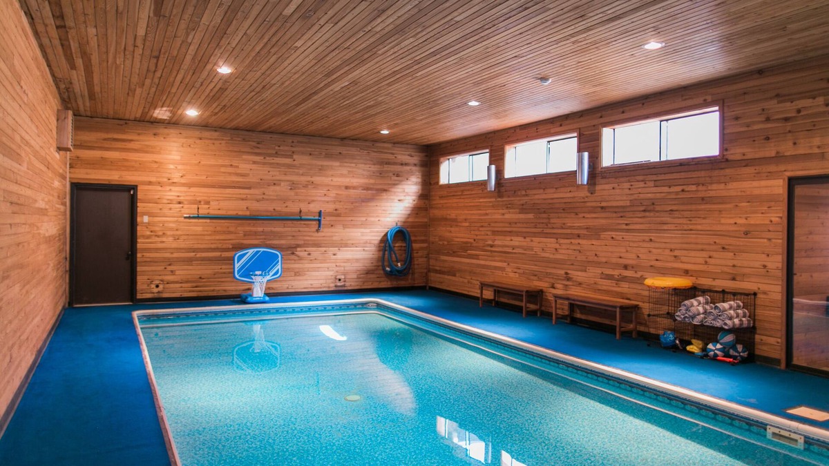 Fairwood House | *Indoor Pool* Stay and Play Family Home in Spokane