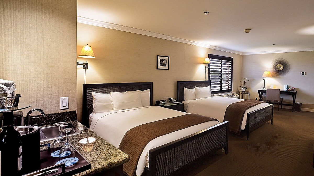 Cupertino Hotel | Indulge in Home Like Comfort! 3 Pleasant Units, Free Parking, Onsite Pool