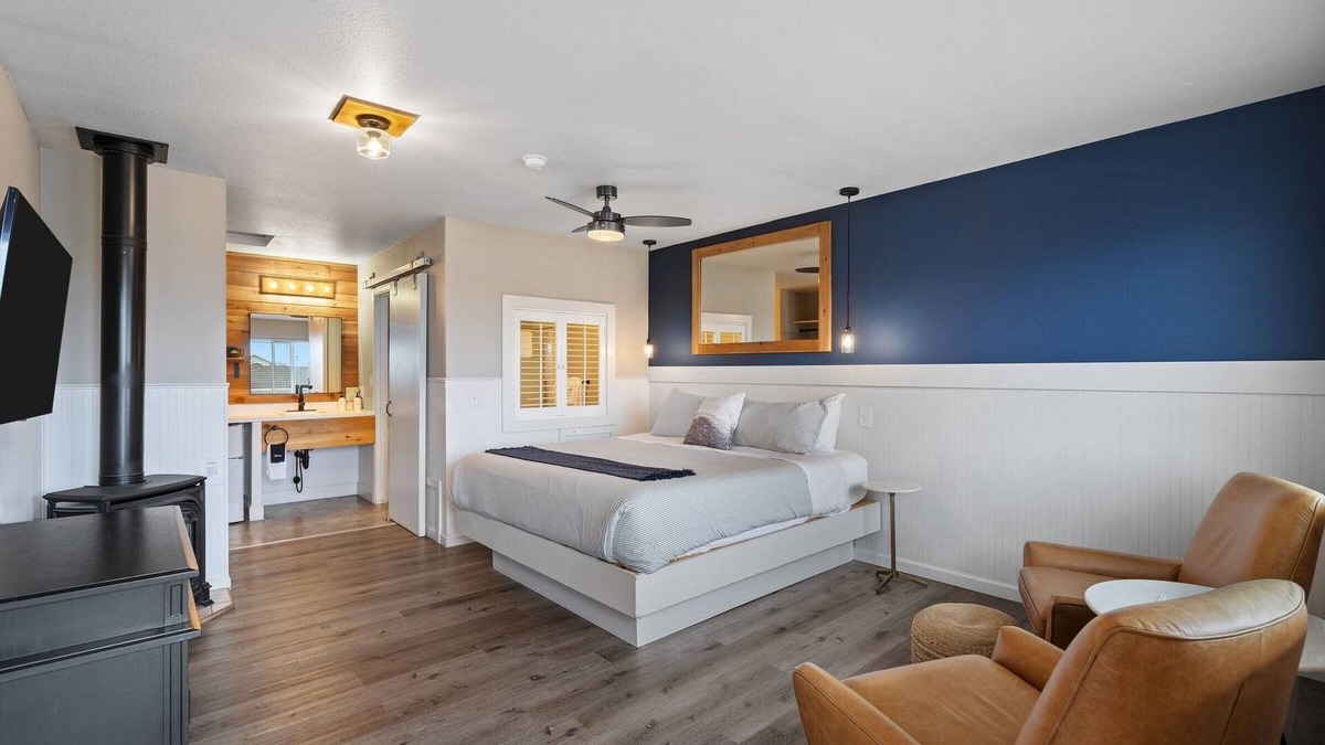 Long Beach Hotel | Indulge In Opulent Comfort! Pet-friendly Property, Near Long Beach Boardwalk