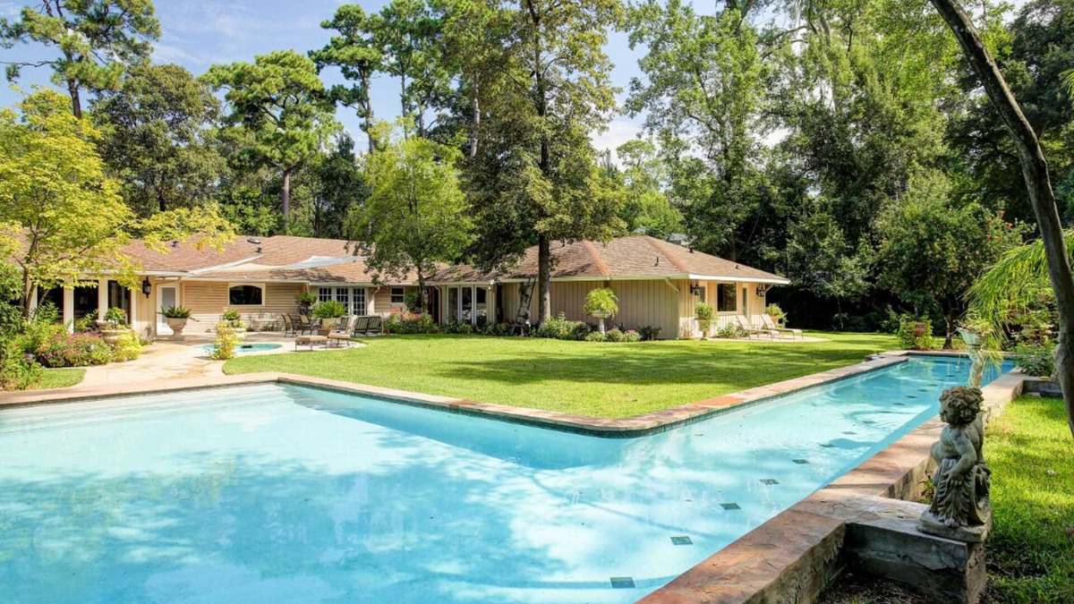 The Villages House | Indulge in Private Luxury: Gourmet Kitchen, Upscale Amenities