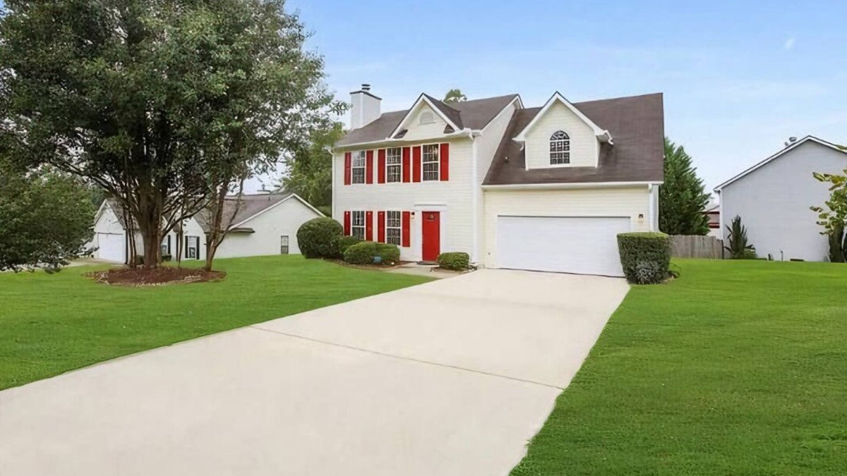 Irondale House | Indulge in Serenity: Elegant 4 bedroom Haven, Jonesboro's Finest Stay Experience