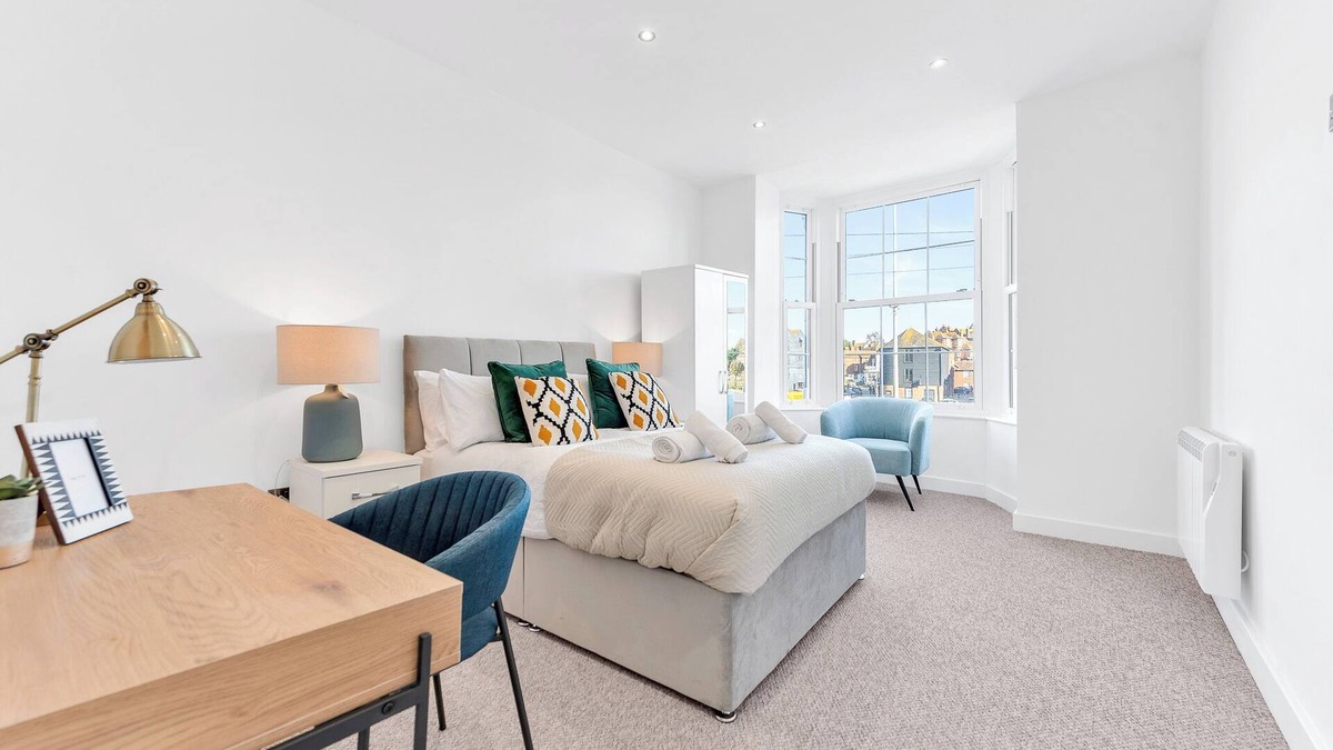 Rye Apartment | Indulge in Space & Style: Comfy 1-Bed Flat in Rye