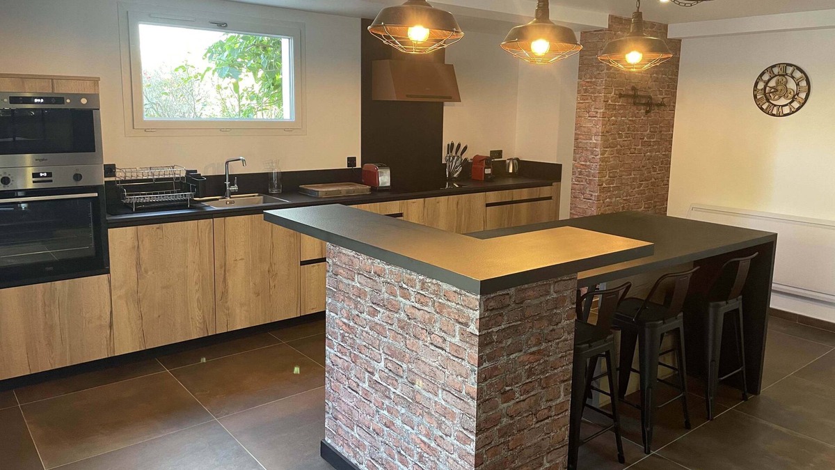 Savines-le-Lac Apartment | Industrial loft apartment jacuzzi