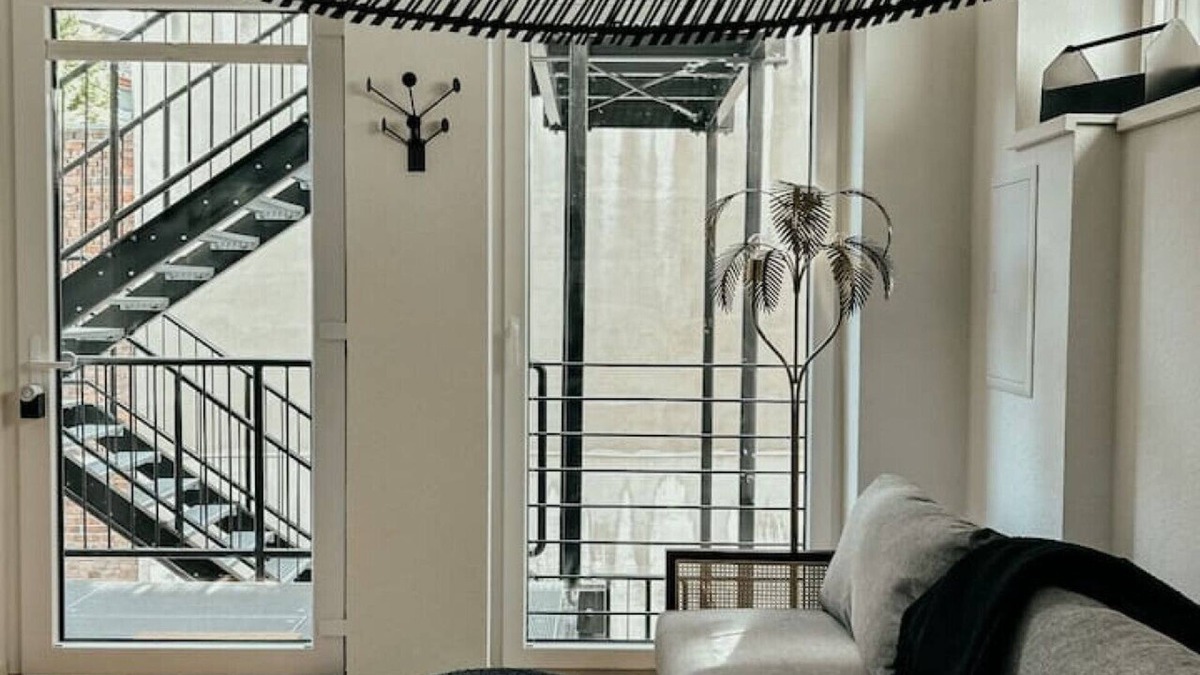 Friedrichstadt Apartment | Industrial Loft | Smart TV | High-Speed WiFi