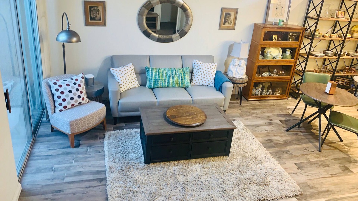 Oak Creek House | Industrial-Lux 3-Story Townhouse in Gated Community of Homes - PETS WELCOME