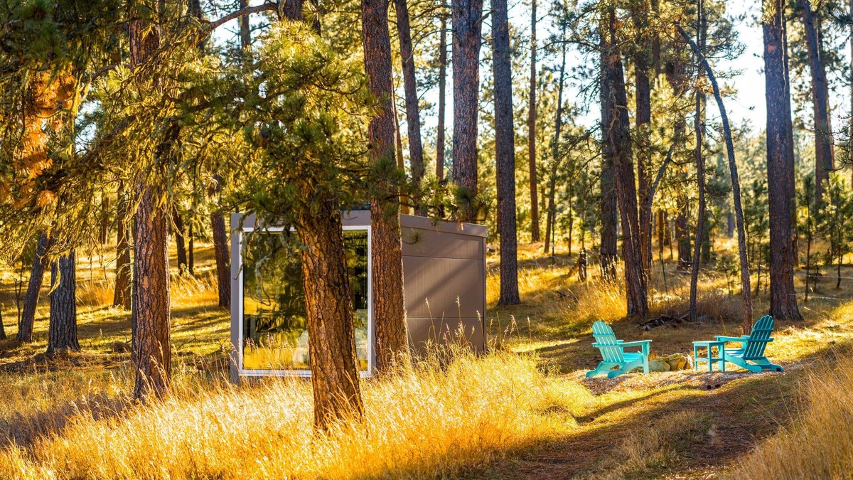 Custer Cabin | Industrial micro cabin in the forest