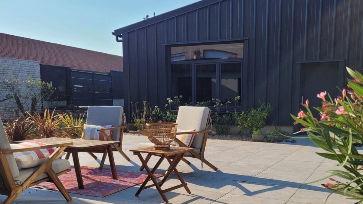 Peuplingues Bed & Breakfast | Industrial-style B&B in Peuplingues