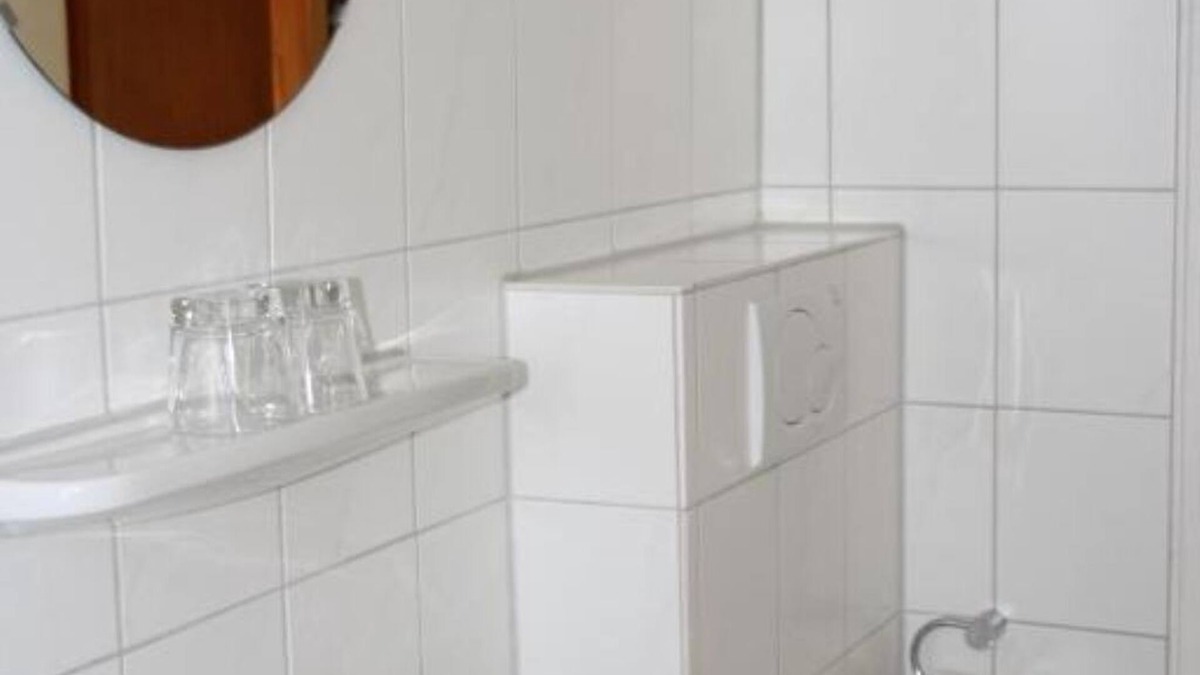 Neuwerk Hotel | Inexpensive accommodation for craftsmen, close to the highway.