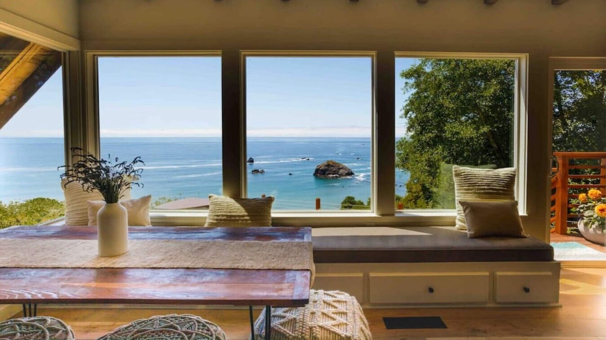 Trinidad House | Infinity ocean view, while soaking in the hot tub!