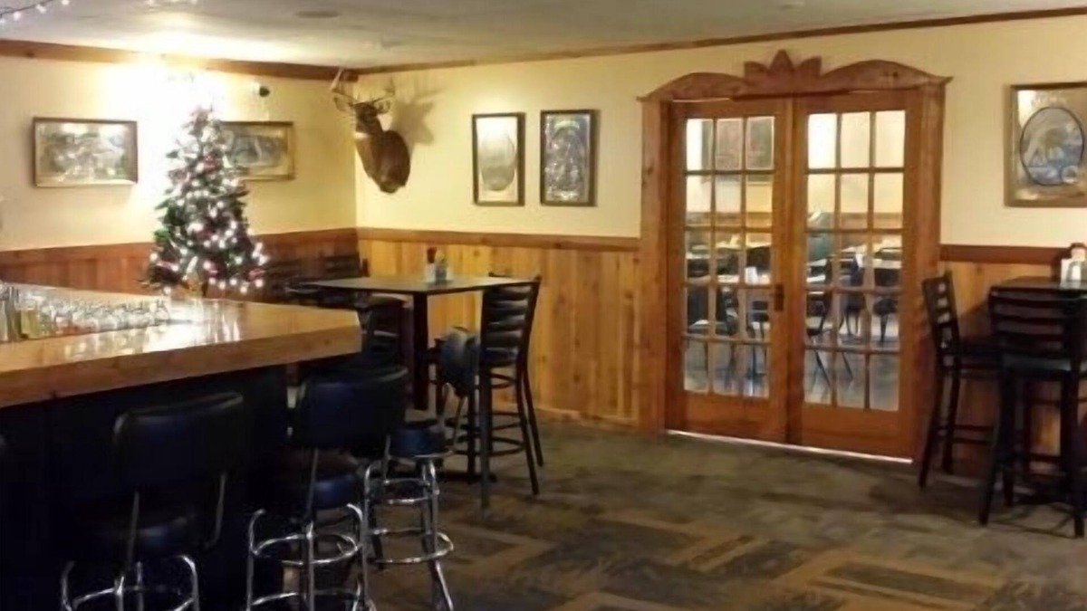 Friendship Hotel | Inn of the Pines