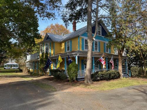 Gaithersburg Bed & Breakfast | Inn on Fox Meadow - Spacious Victorian Inn
