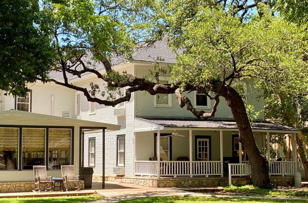 Glen Rose Hotel | Inn On The River