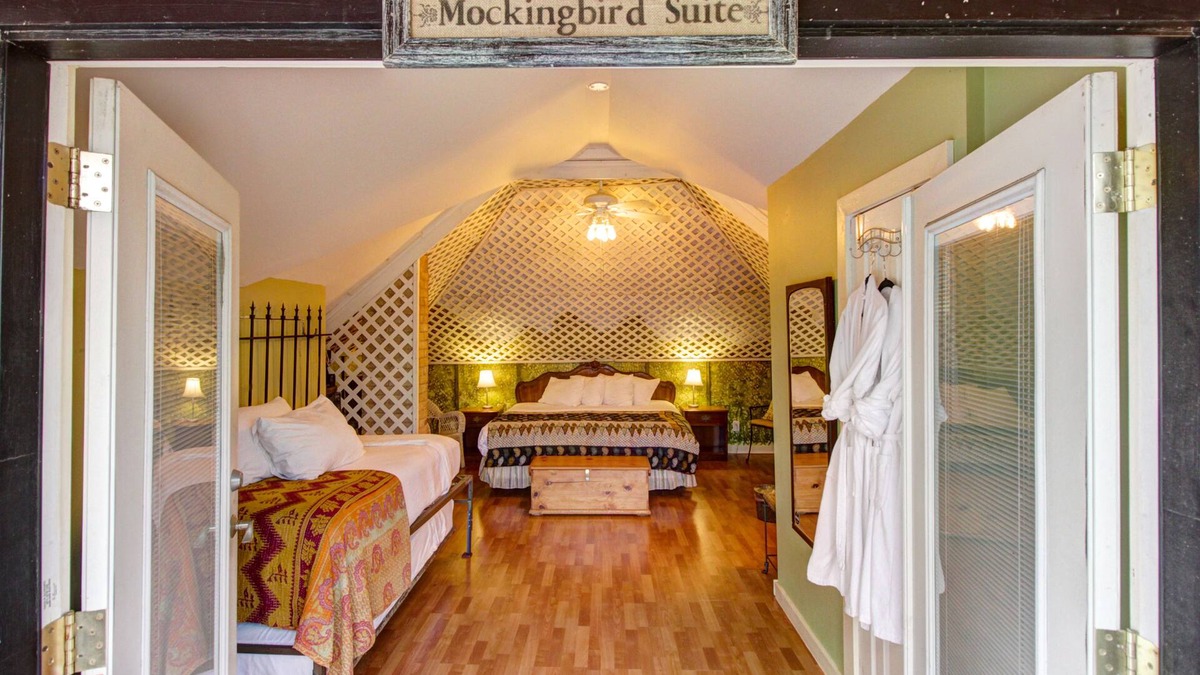 Downtown San Antonio Bed & Breakfast | Inn on the Riverwalk