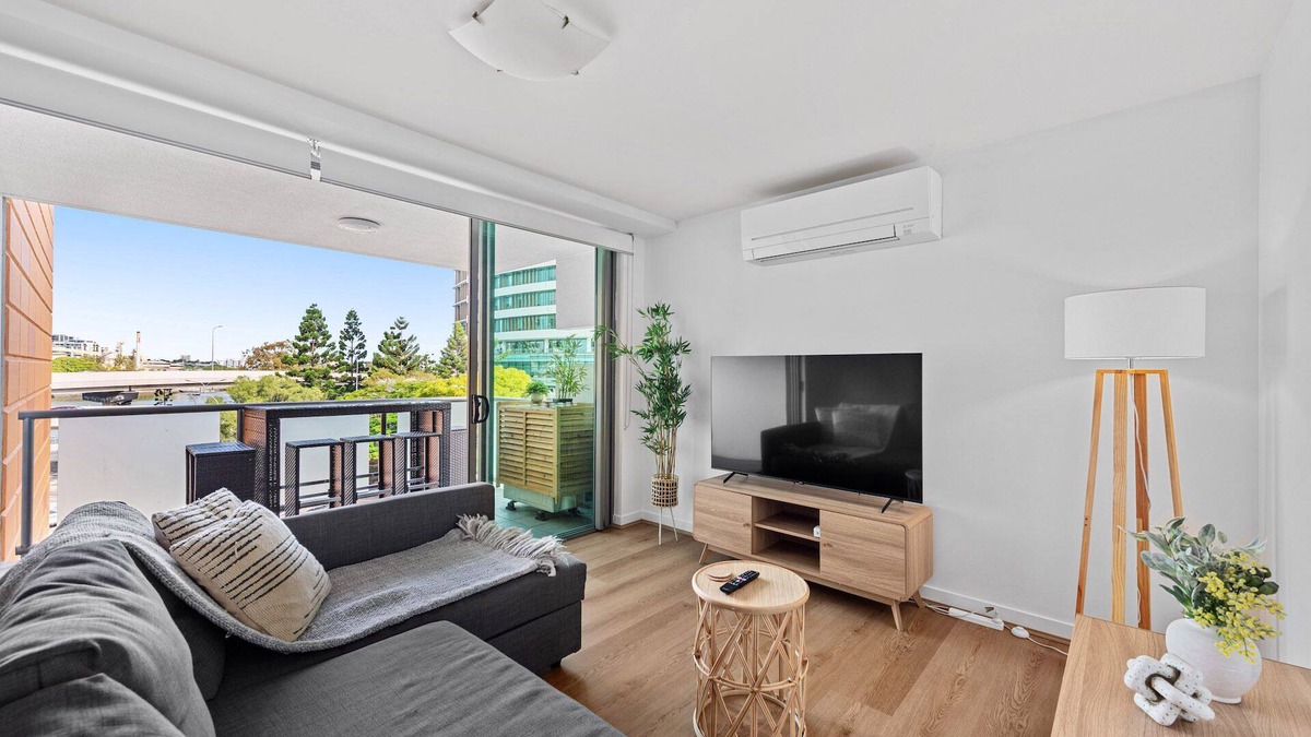 South Brisbane Apartment | Inner City Action! 3Bed/2Bath/1Car/3Balconies