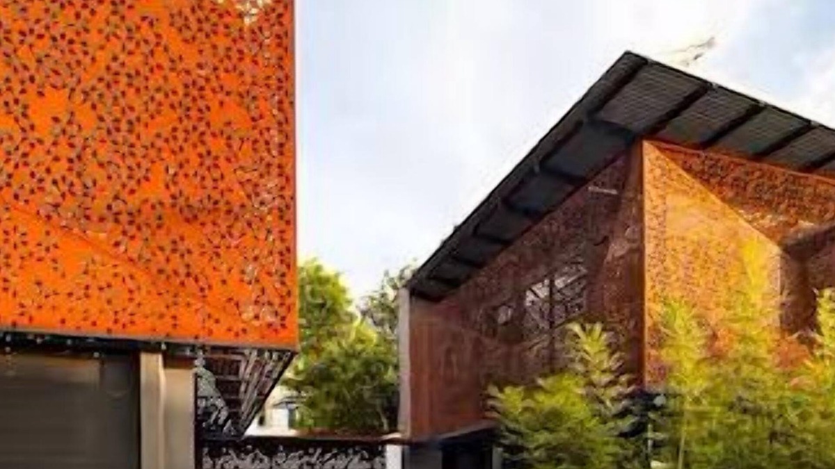 Spring Hill House | Inner City Haven Enviro-Luxury - with free Parking