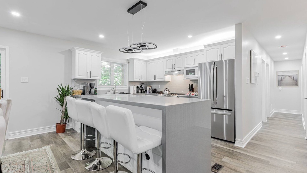 Big Bay Point House | Innisfil Retreat: Hot Tub, Sauna, Pool Table