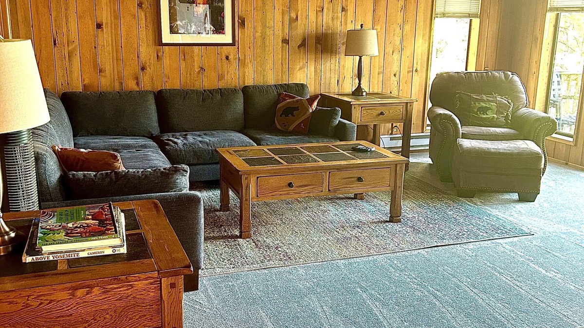 Yosemite National Park House | INSIDE YOSEMITE! 18 minutes to Yosemite Valley. Spacious home with king beds.