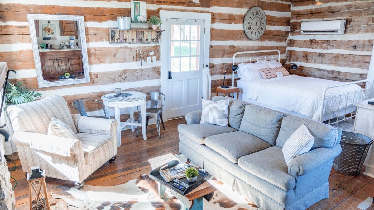 Columbia Cabin | Instaworthy Cabin. 31 Acre Farm. Pond. Fire Pit