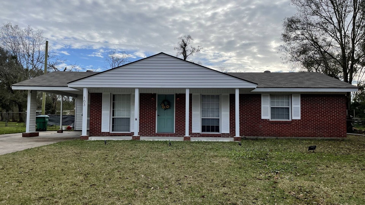 Gulfport House | InstaWorthy Spa Oasis ~ KING Adjustable Base Bed ~ 15Min to Beach