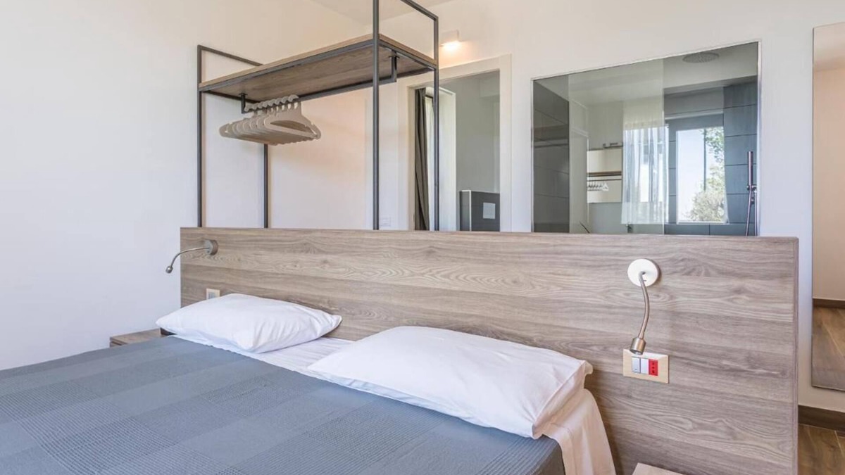 Moniga del Garda Bed & Breakfast | Insula Felix - Deluxe Triple Room with Sea View
