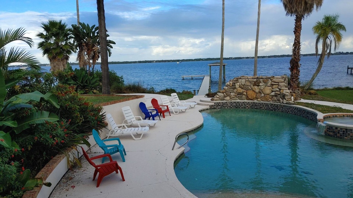 Tropic House | Inter-Coastal 2 Apts. within Villa, heated pool & waterfront, sleeps 9
