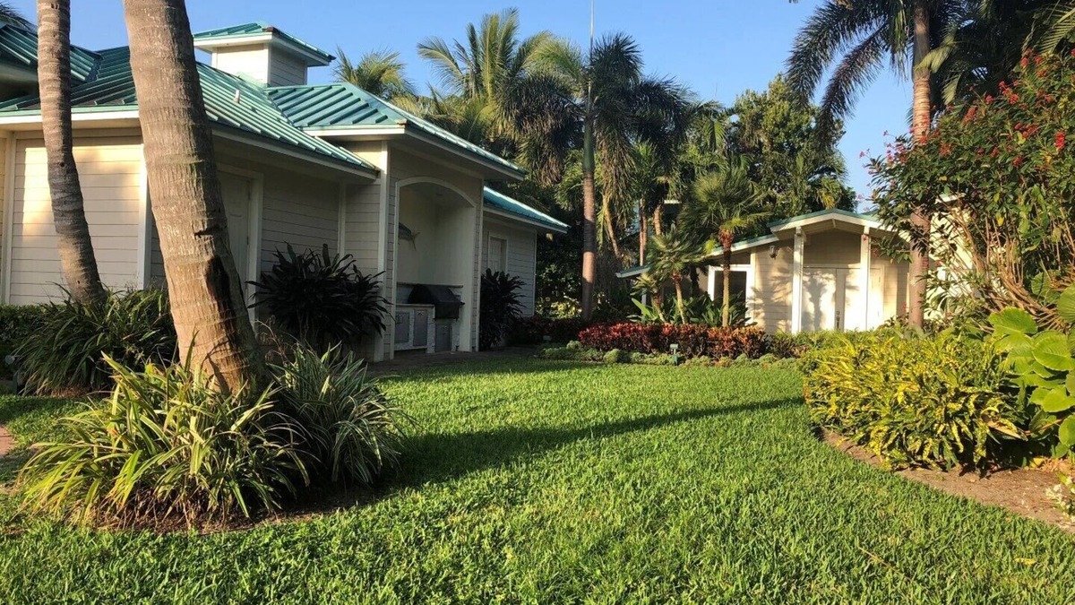 Jupiter House | Intercoastal Waterfront Property with Dock