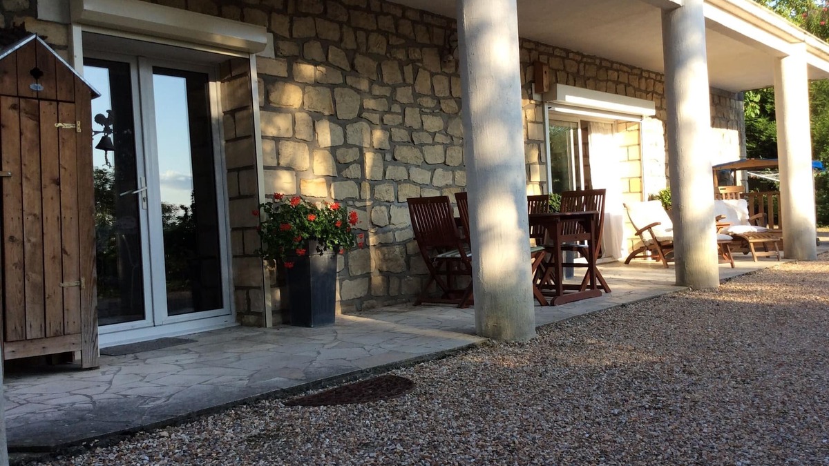 Saint-Leu-dEsserent Apartment | Interior and garden fine-PARIS (25 minutes by train from Chantilly)-Touristic