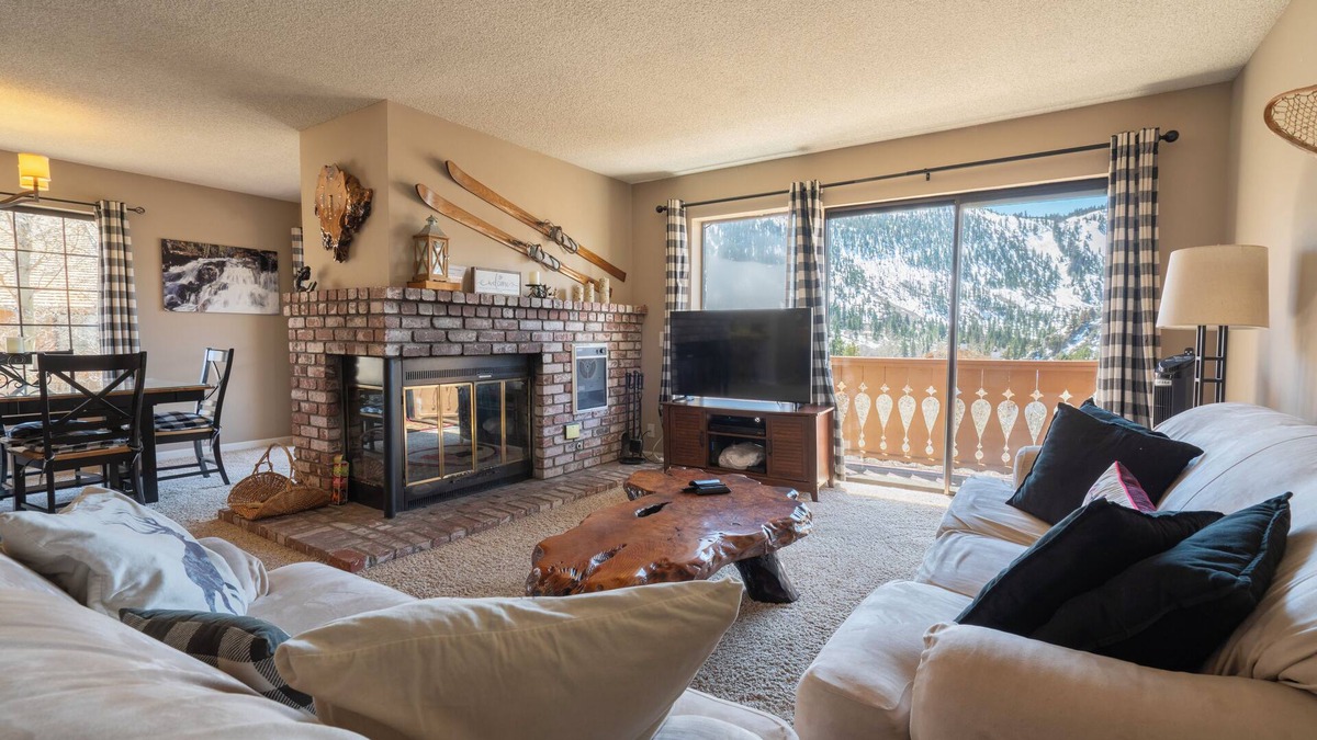 June Lake Condo | Interlaken #8 Updated 2 BD/2 BTH