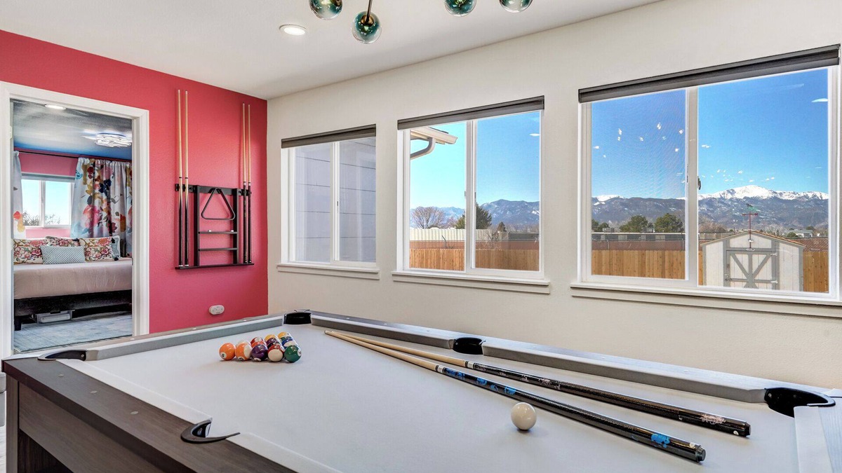 Cimarron Hills House | Interstellar Villa with 180° Mountain Range Views