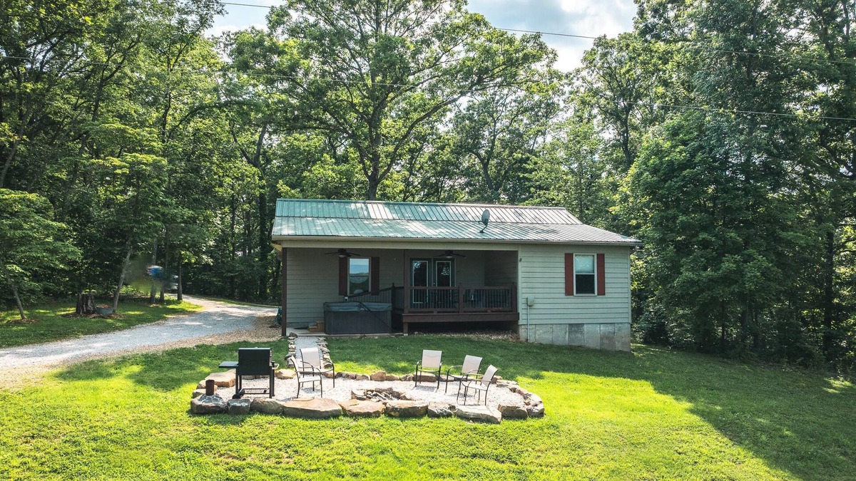Steelville Cabin | Intimate and Inviting 2 bedroom cabin with Hot Tub and Private River Access
