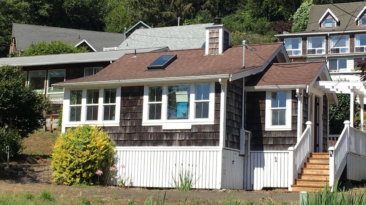 Yachats Cottage | Intimate, Romantic Cottage- Hot tub-Woodstove-Easy walk to town!