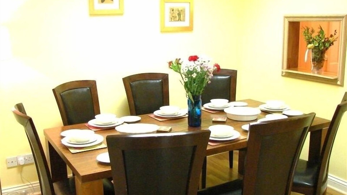 Claddagh Apartment | Intl Townhouse Apt on The Crescent: perfect for walking everywhere!