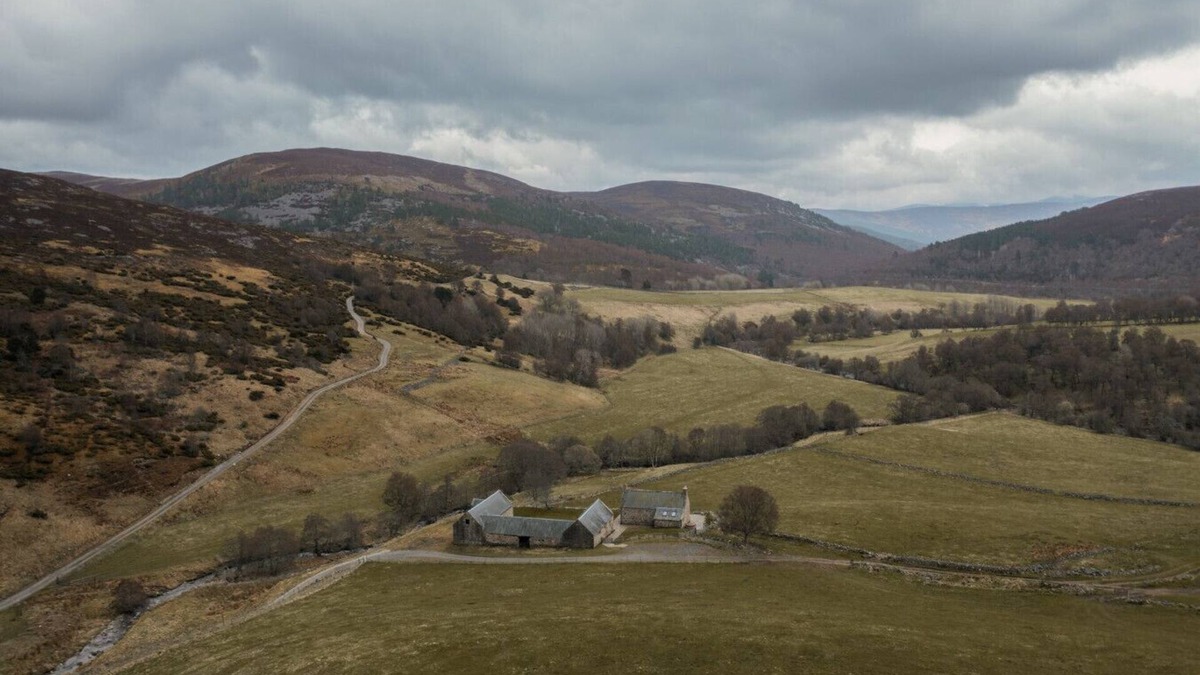 Ballater House | Inverenzie Cottage, Rooms with a view!