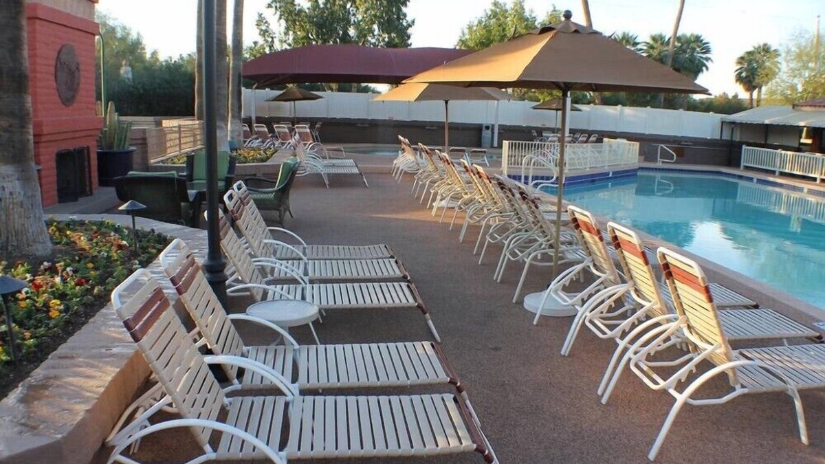 Arcadia Condo | Inviting 2BR Condo with Outdoor Pool Bar at Scottsdale