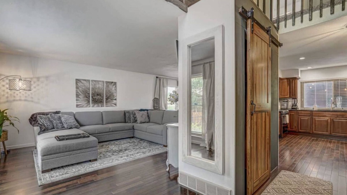 Village Seven House | Inviting 5 Bedroom Home Centrally Located