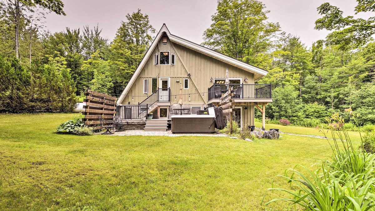 Warren Cabin | Inviting A-Frame Cabin w/Saltwater Hot Tub!