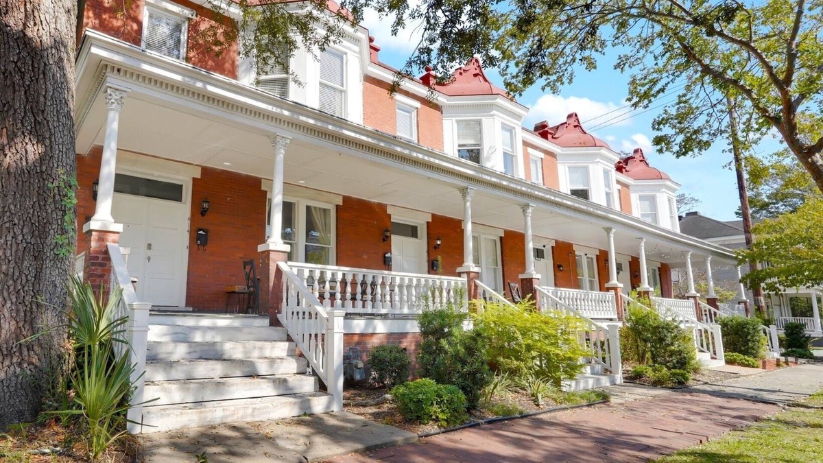 Dixon Park Apartment | Inviting and Bright Charming Home W/Parking Near Forsyth by Lucky Savannah