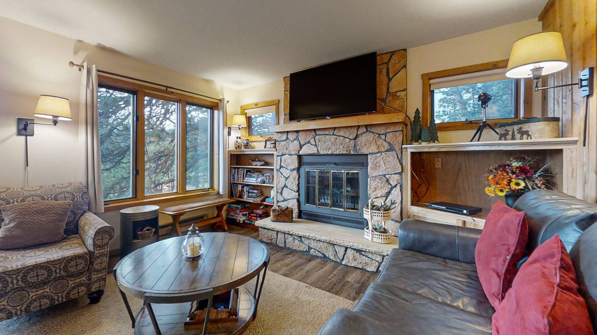 Estes Park Cabin | Inviting cabin with stellar panoramic Rocky Mountain views
