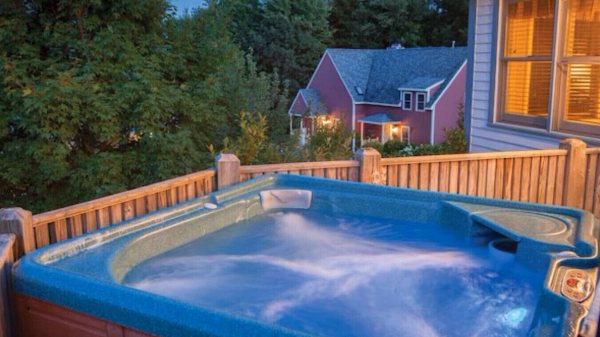 Francestown House | Inviting Condo w Hot Tub & Fireplace