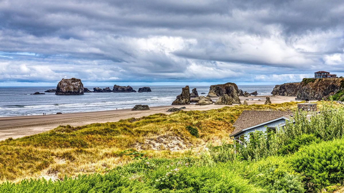 Bandon Apartment | Inviting dog-friendly studio with unobstructed ocean views