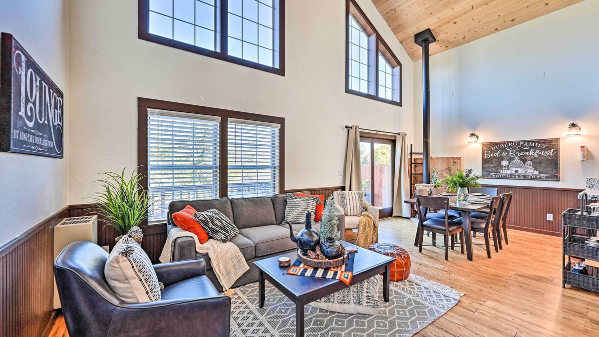 Julian House | Inviting Julian Home w/Scenic View & Hot Tub