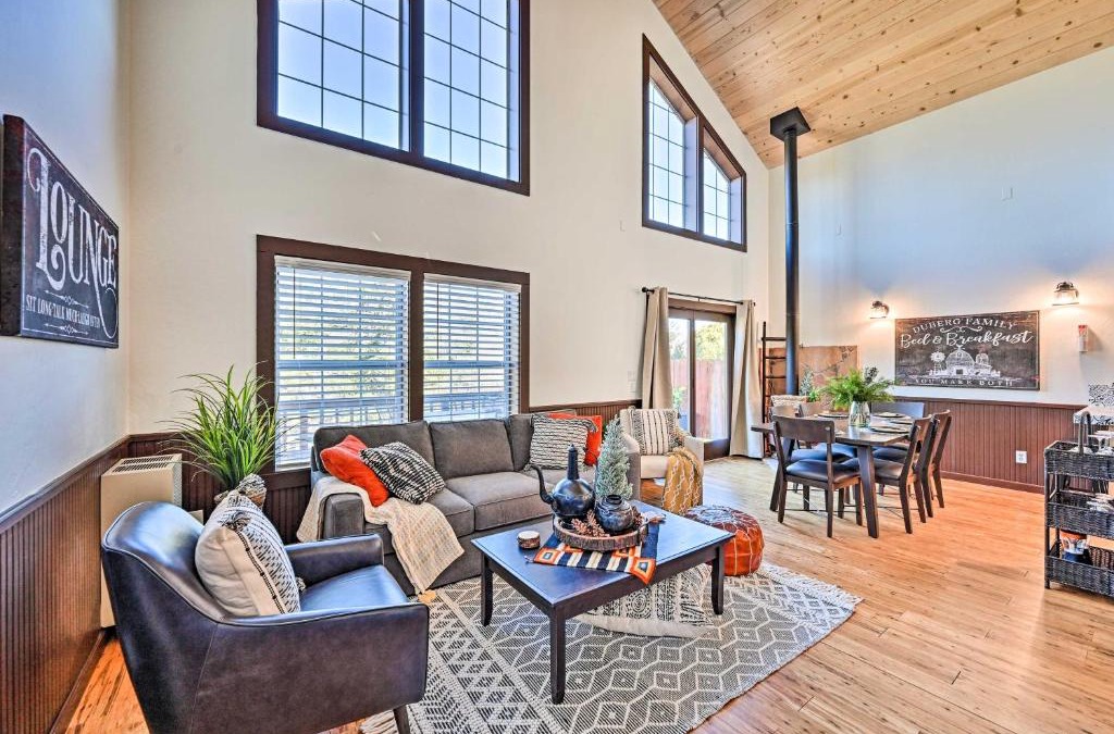 Julian House | Inviting Julian Home with Scenic View and Hot Tub