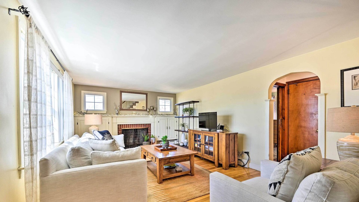 Quincy House | Inviting Quincy Home Rental w/ Outdoor Pool!