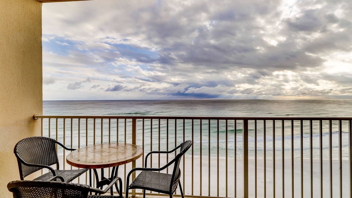 Panama City Beach Condo | Inviting waterfront condo w/shared pools, a hot tub, gym, & beach access