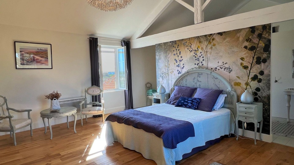 Chaillevette Apartment | IR4, Guest apartment 4 people in old mill, pool, near Royan