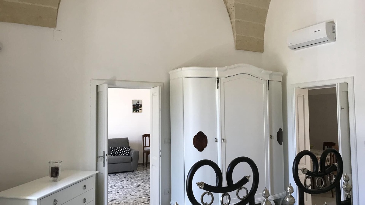 Cavallino House | Irene Casa with Vaults in Stella and a Garden with awning